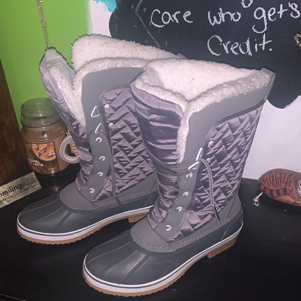 Women’s winter faux fur lined boots